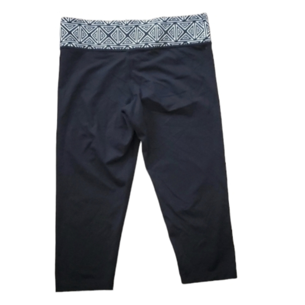 PINK‎ Victoria's Secret Womans Geometric Design Black Cropped Capris Leggings